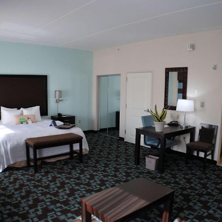Hampton Inn & Suites Nashville At Opryland Room photo