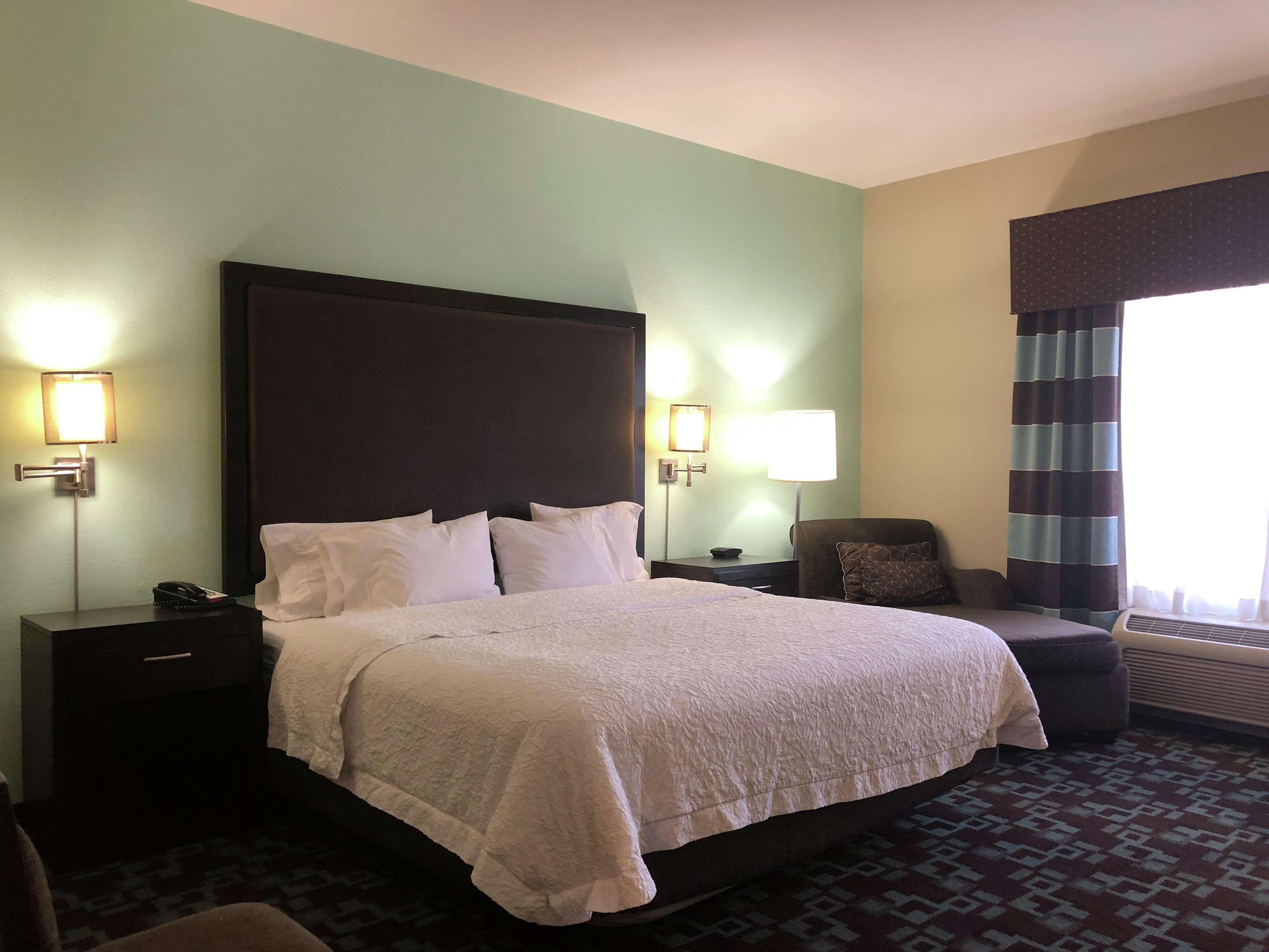 Hampton Inn & Suites Nashville At Opryland Exterior photo
