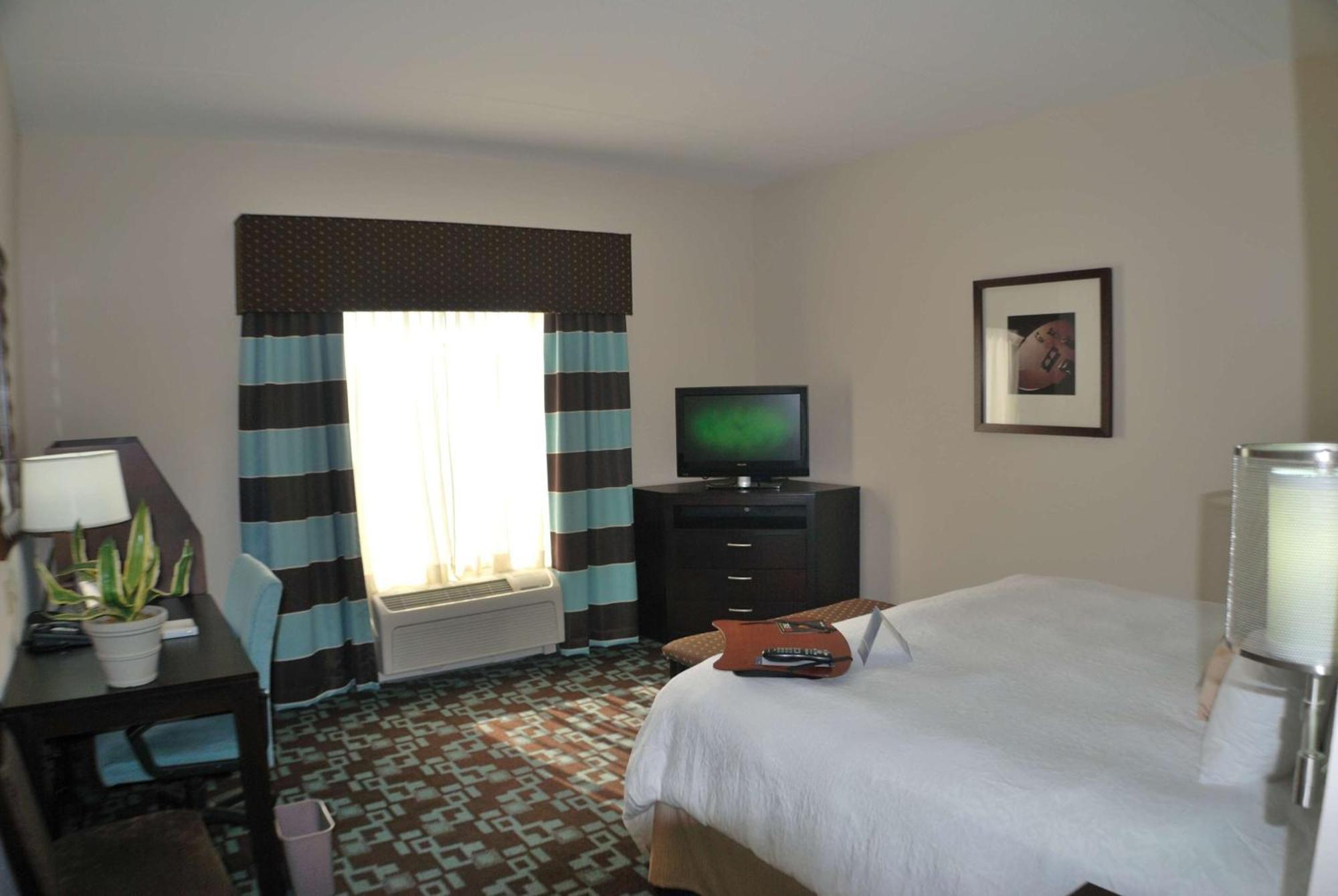 Hampton Inn & Suites Nashville At Opryland Exterior photo