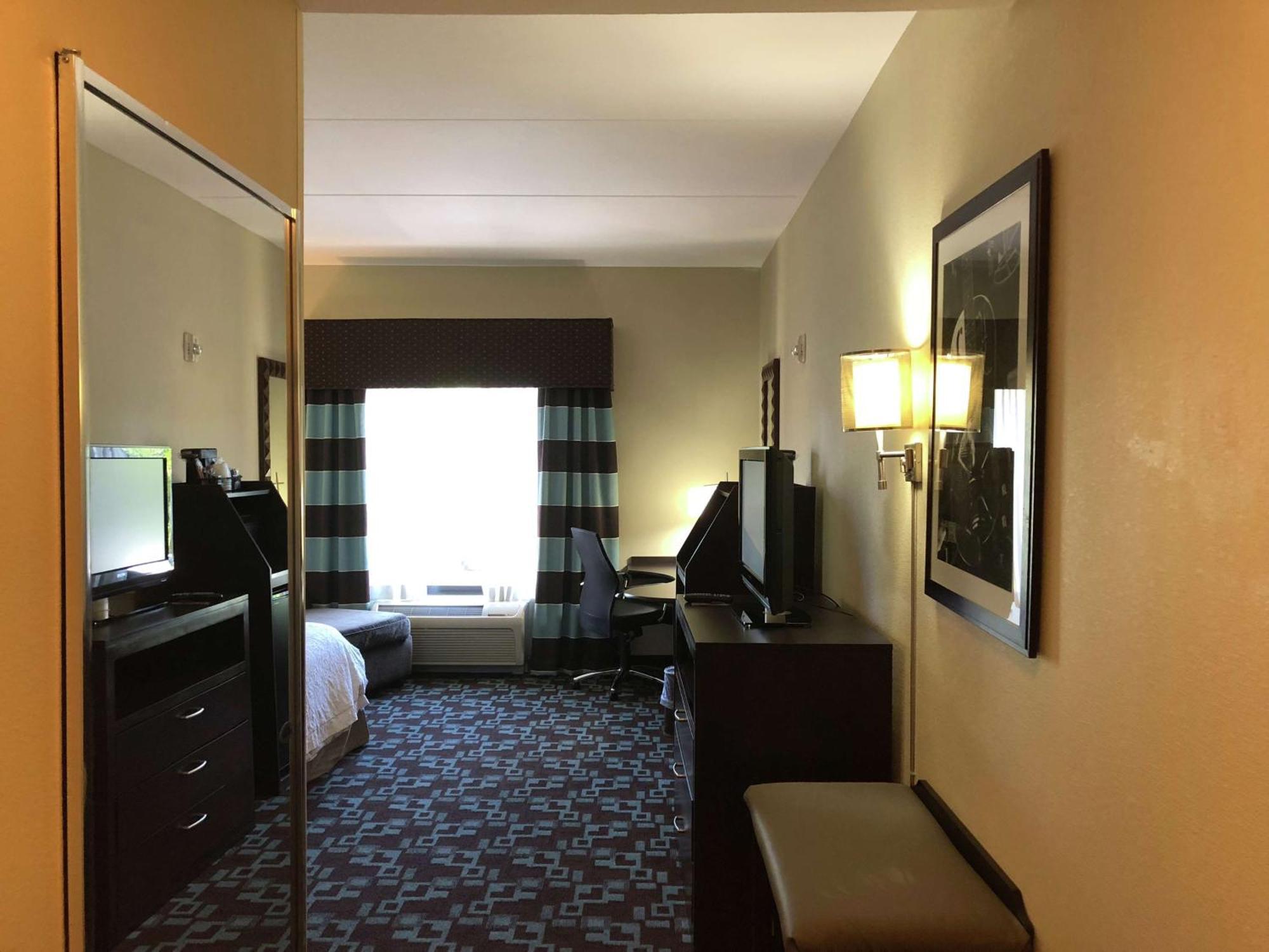 Hampton Inn & Suites Nashville At Opryland Exterior photo