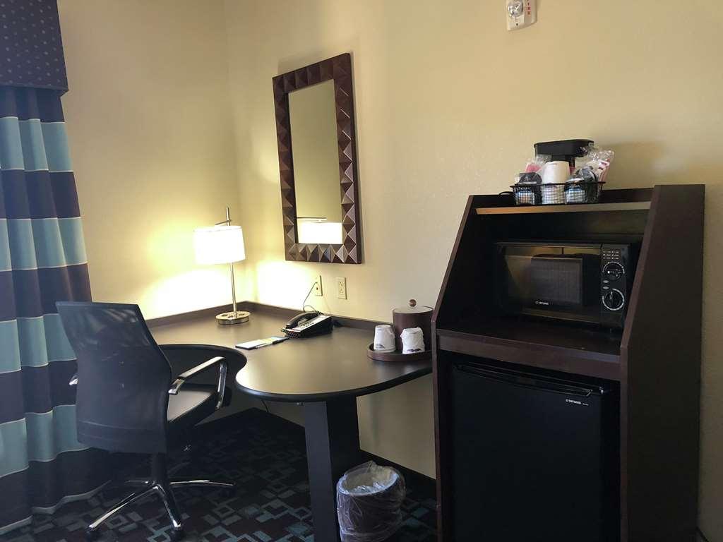 Hampton Inn & Suites Nashville At Opryland Room photo